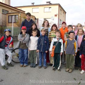 Dětští čtenáři u Hasičského záchranného sboru v Kamenici nad Lipou